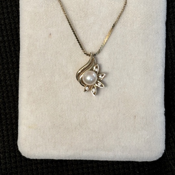 Helzberg 14K pearl/ diamond necklace - Picture 6 of 7